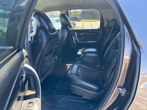 Used 2009 GMC Acadia SLT w/ Visibility Package image 12