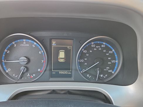 Used 2018 Toyota RAV4 LE image 30