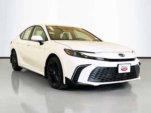 New 2026 Toyota Camry SE FWD image 3