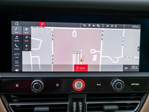 Used 2025 Porsche Macan image 18