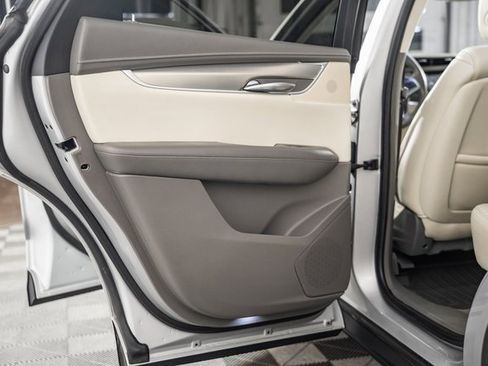 Used 2018 Cadillac XT5 Luxury image 38