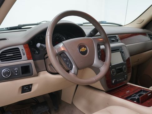 Used 2013 Chevrolet Avalanche LTZ image 8