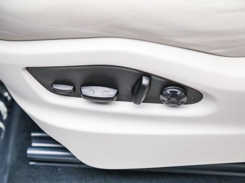 Certified 2023 Porsche Cayenne AWD/4WD image 25