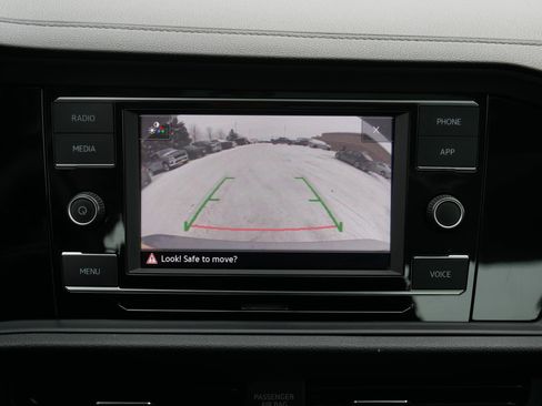 Used 2024 Volkswagen Jetta SE image 27