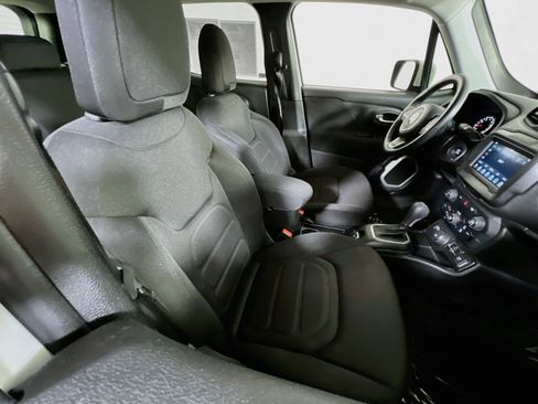 Used 2019 Jeep Renegade Latitude w/ Cold Weather Group AWD/4WD image 27
