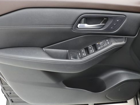 Used 2023 Nissan Rogue SL w/ SL Premium Package image 12