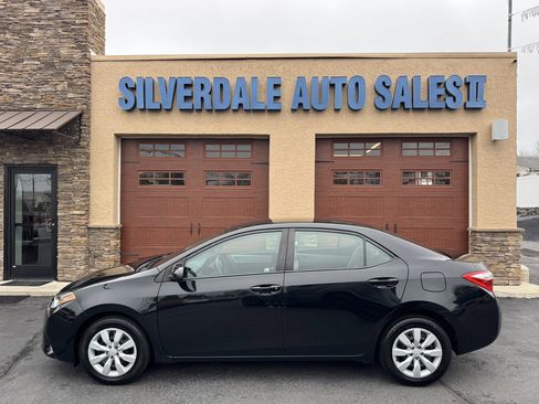Used 2016 Toyota Corolla LE FWD image 1