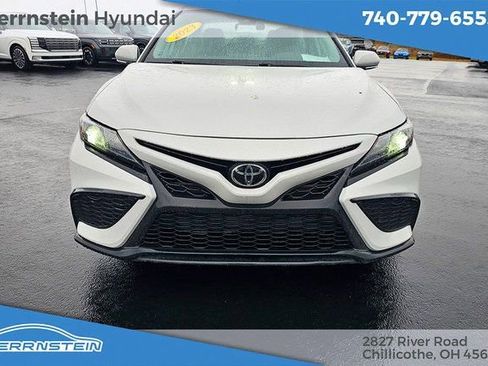 Used 2023 Toyota Camry SE image 2