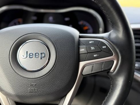 Used 2019 Jeep Grand Cherokee Laredo image 29