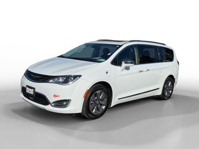 Used 2018 Chrysler Pacifica Limited w/ Advanced Safetytec Group
