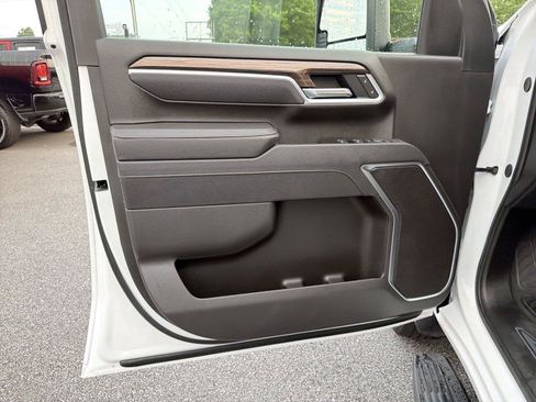 Used 2025 Chevrolet Silverado 2500 LT w/ Convenience Package AWD/4WD image 9