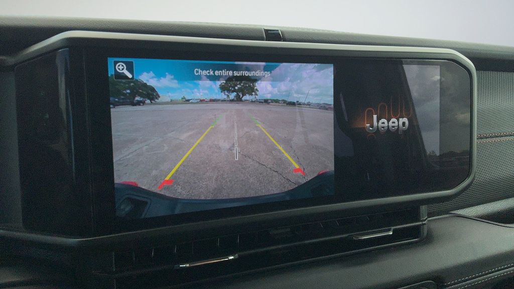 Used 2026 Jeep Gladiator Mojave AWD/4WD image 12