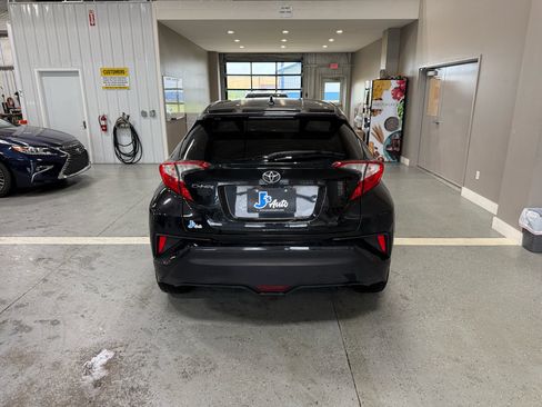 Used 2018 Toyota C-HR XLE FWD image 6