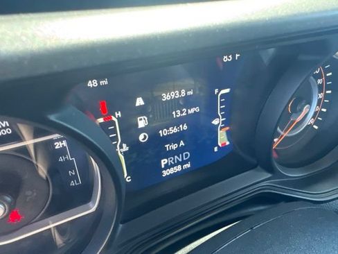 Used 2025 Jeep Wrangler Unlimited Rubicon AWD/4WD image 11