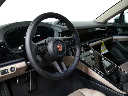 New 2026 Porsche Panamera 4 image 4