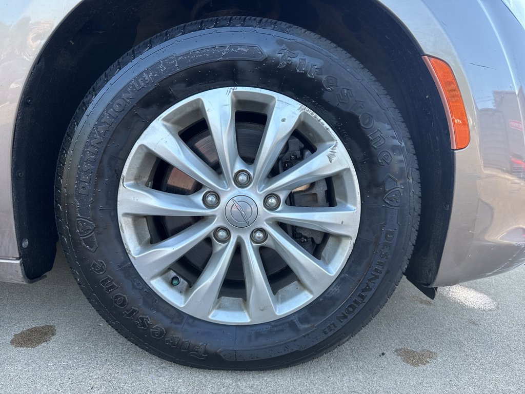 Used 2017 Chrysler Pacifica Touring-L FWD image 22