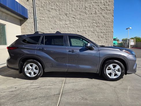 Used 2023 Toyota Highlander LE image 6