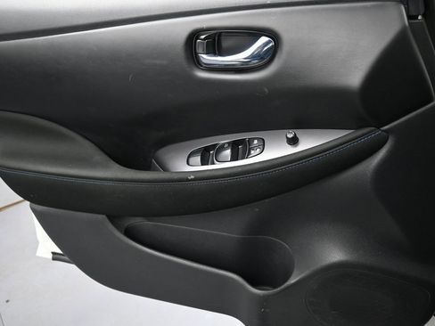 Used 2023 Nissan Leaf S image 23