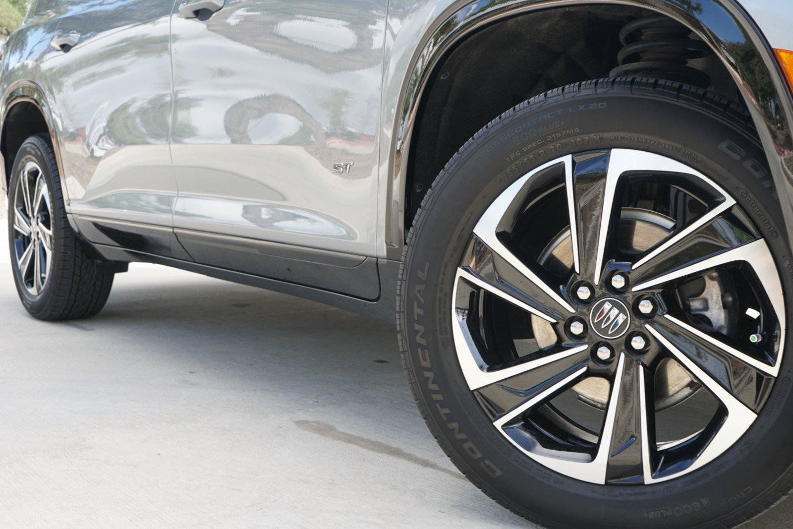 Used 2025 Buick Enclave Sport Touring w/ Super Cruise Package FWD image 2