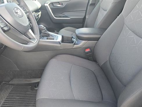 Used 2025 Toyota RAV4 XLE image 9