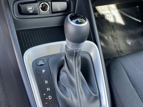 Certified 2023 Hyundai Venue SE image 15