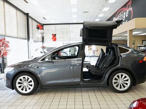 Used 2017 Tesla Model X 75D image 4