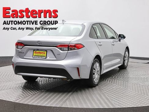Used 2022 Toyota Corolla LE FWD image 5