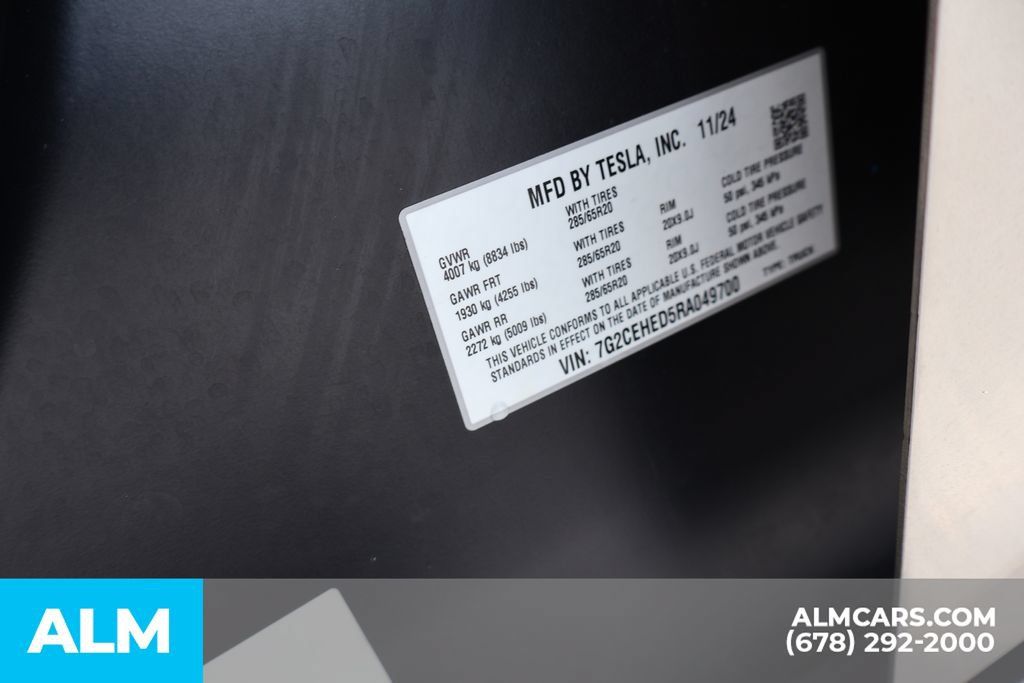 Used 2024 Tesla Cybertruck AWD Crew Cab image 37