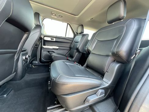 Used 2024 Ford Explorer Limited w/ Limited Technology Package AWD/4WD image 19