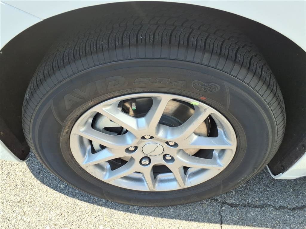 New 2027 Chrysler Pacifica Select FWD image 10
