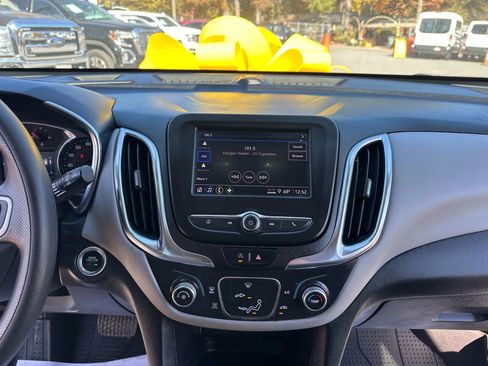 Used 2022 Chevrolet Equinox LS w/ LS Convenience Package image 19