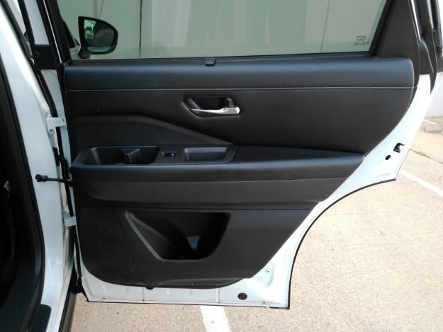 Used 2022 Nissan Pathfinder SL w/ SL Black Package FWD image 26