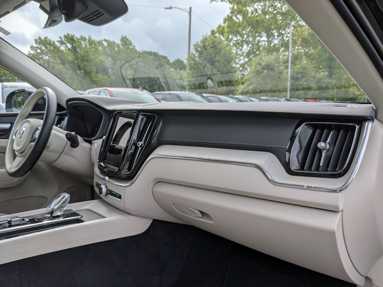 Used 2023 Volvo XC60 B6 Ultimate w/ Protection Package Premier AWD/4WD image 40