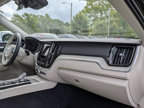 Used 2023 Volvo XC60 B6 Ultimate w/ Protection Package Premier AWD/4WD image 40