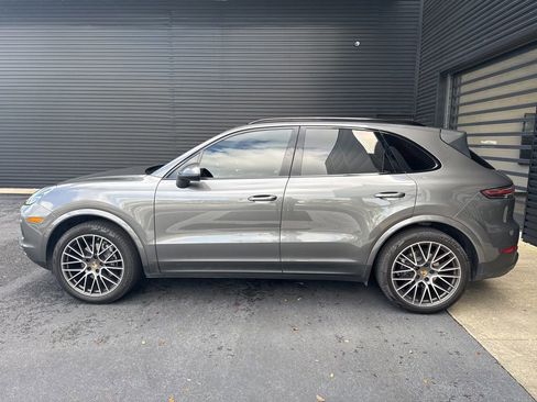 Used 2020 Porsche Cayenne image 2