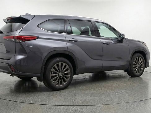 Used 2025 Toyota Highlander XSE AWD/4WD image 9