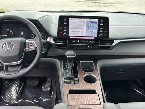 Certified 2024 Toyota Sienna XLE w/ XLE Plus Package FWD image 13