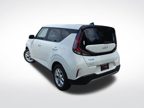 Used 2025 Kia Soul LX w/ LX Technology Package FWD image 9