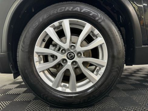 Used 2017 Nissan Rogue SV image 9