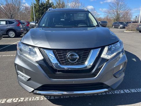 Used 2020 Nissan Rogue SV image 2