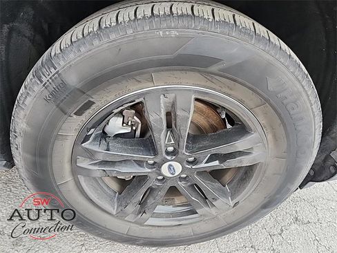 Used 2020 Ford Explorer XLT image 18