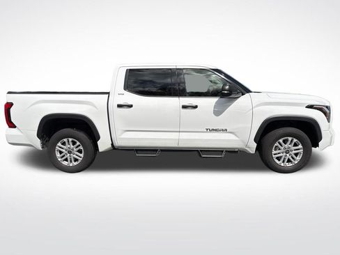 Used 2022 Toyota Tundra SR5 w/ SR5 Convenience Package AWD/4WD image 4