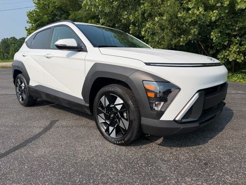 Used 2024 Hyundai Kona SEL FWD image 3