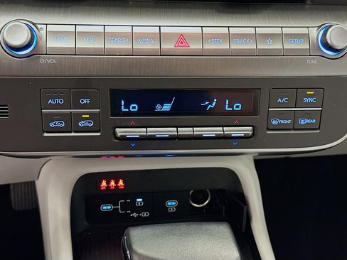 Used 2025 Hyundai Kona SEL image 24