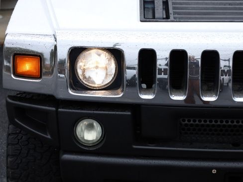 Used 2003 HUMMER H2 w/ Preferred Equipment Group image 30