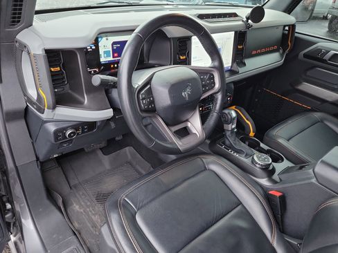 Used 2023 Ford Bronco Badlands image 16