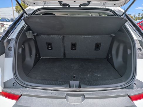 Used 2023 Chevrolet Bolt EUV LT image 13