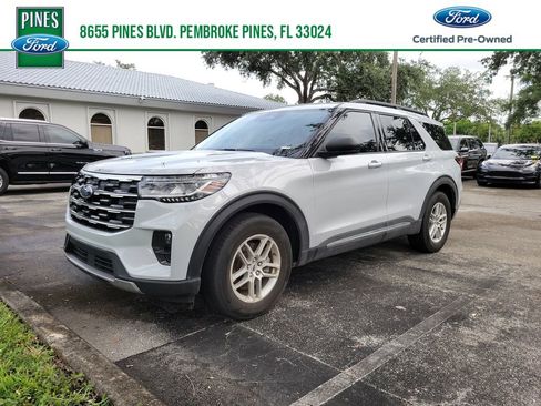 Used 2025 Ford Explorer Active w/ Active Comfort Package RWD image 1
