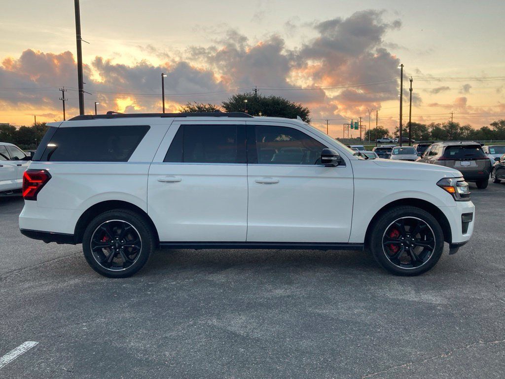 Used 2022 Ford Expedition Max Limited RWD image 4