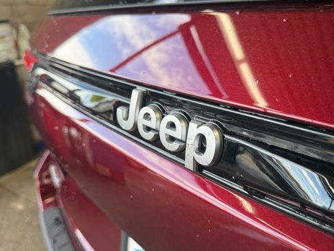 Used 2024 Jeep Grand Cherokee Limited AWD/4WD image 27